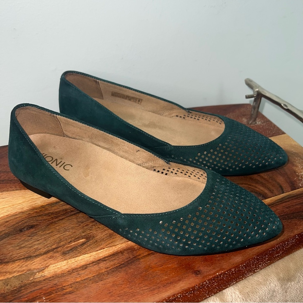 Vionic Perforated Suede Pointed Toe Flats Deep Green Comfort Flats Wide 8.5 - Picture 3 of 9